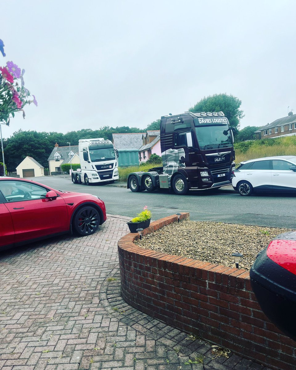 Tell me it’s carnival weekend without telling me it’s carnival 🎡 🚛

Sorry neighbours 🤦🏻‍♀️

# #hgv #wales #transportation #lorrydriver #WomenInTransport #fyp #bosslady