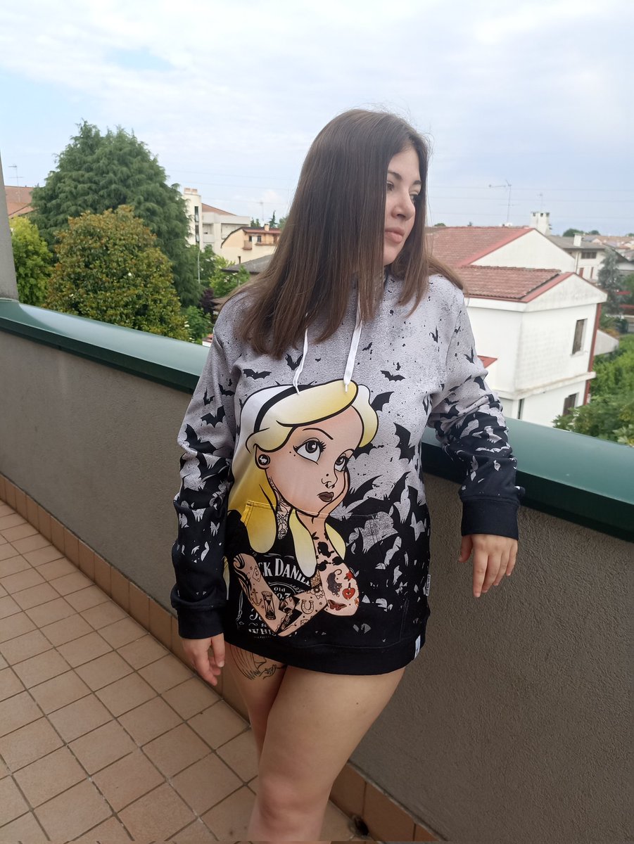 mynameis_ele's tweet photo. Ed ecco l'altra felpa presa da @alohafromdeer ❤️
Io adoro. E a voi quale piace di più? Questa o quella con Biancaneve?
#alohafromdeer #alice #aliceinwonderland #aliceinwonderlandedit #alice_in_wonderland #aliceinwonderlandtattoo #alicenelpaesedellemeraviglie #sweatshirt #jackda https://t.co/phkBQkfbh7