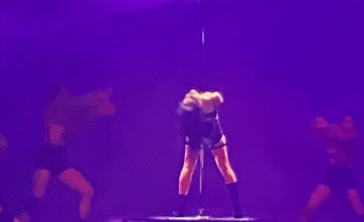 BigantOW2's tweet photo. I got these cool pics of Momo 

#READYTOBE_IN_CHICAGO_D2 #RTBinChicago #TWICE_5TH_WORLD_TOUR https://t.co/rTe7XTtbRm