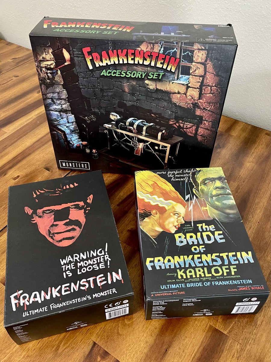 almaluvlee's tweet image. Busting out these babies and freeing them from their boxes for some Friday fun. #horrorclassics #NECA