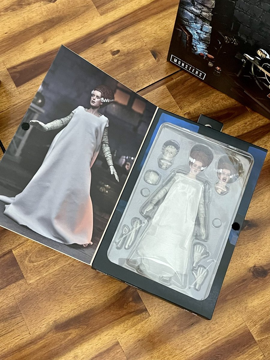 almaluvlee's tweet image. Busting out these babies and freeing them from their boxes for some Friday fun. #horrorclassics #NECA