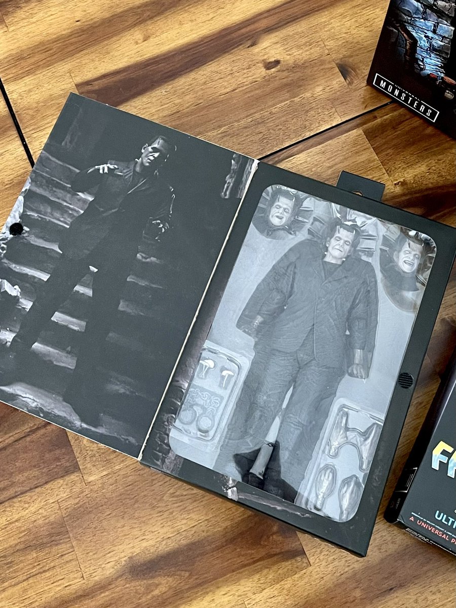 almaluvlee's tweet image. Busting out these babies and freeing them from their boxes for some Friday fun. #horrorclassics #NECA