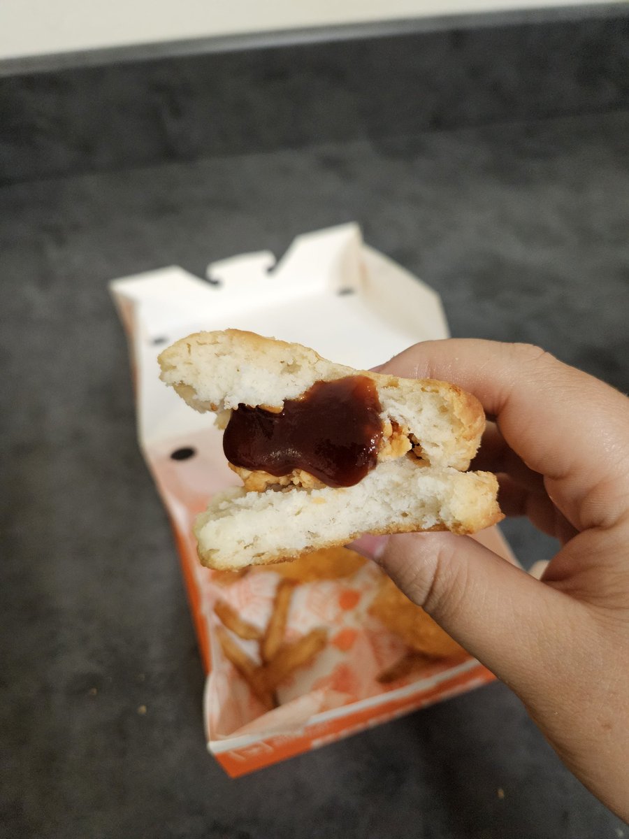 KSneeKE's tweet photo. Hey @Popeyes can we get a chicken biscuit? https://t.co/FiDME1kJIm