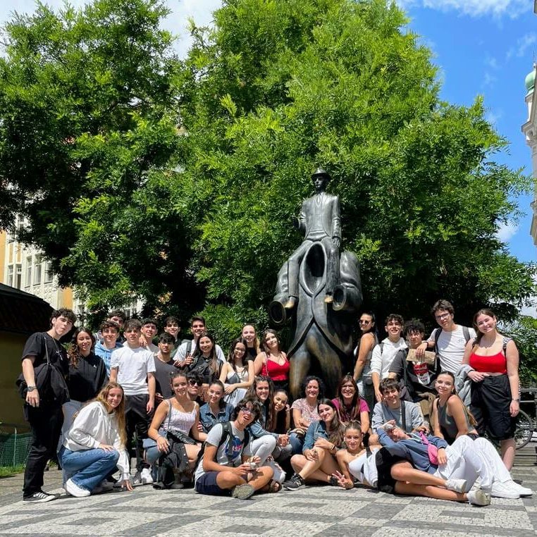 inselcalamot's tweet photo. ▶️ Hem posat fi al curs de 2n batxillerat amb un viatge en el què hem gaudit molt de la bellesa i l'ambient de Praga.
💫Esperit Calamot en un grup molt unit.
🥰Tornem cansats però molt feliços!
#SomCalamot #BATCalamot #viatgefidecurs #praga https://t.co/KEIAlhuAWK