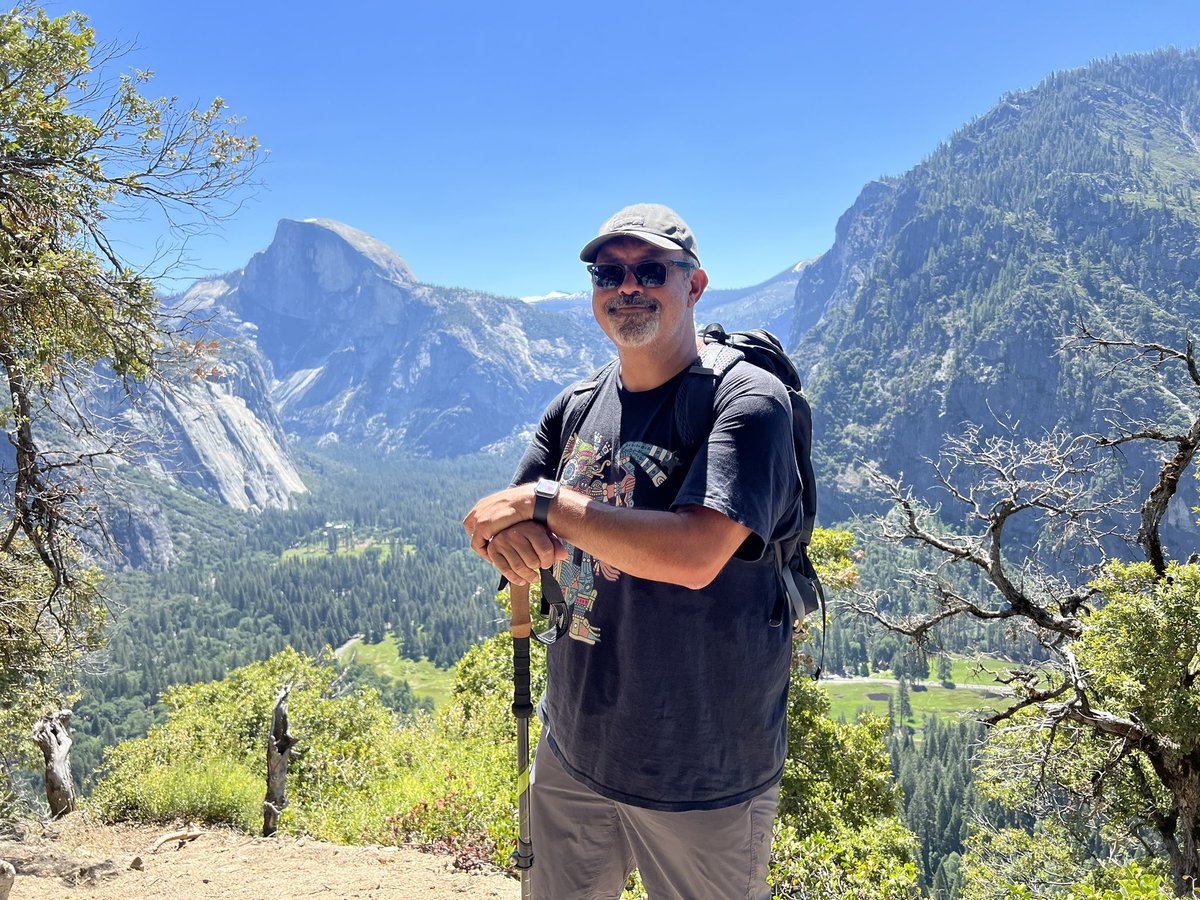 El_Ahuizotl's tweet photo. Greetings and happy Friday from beautiful Yosemite National Park! #Yosemite #rareportrait #Nature #California https://t.co/MGqMV2od5L