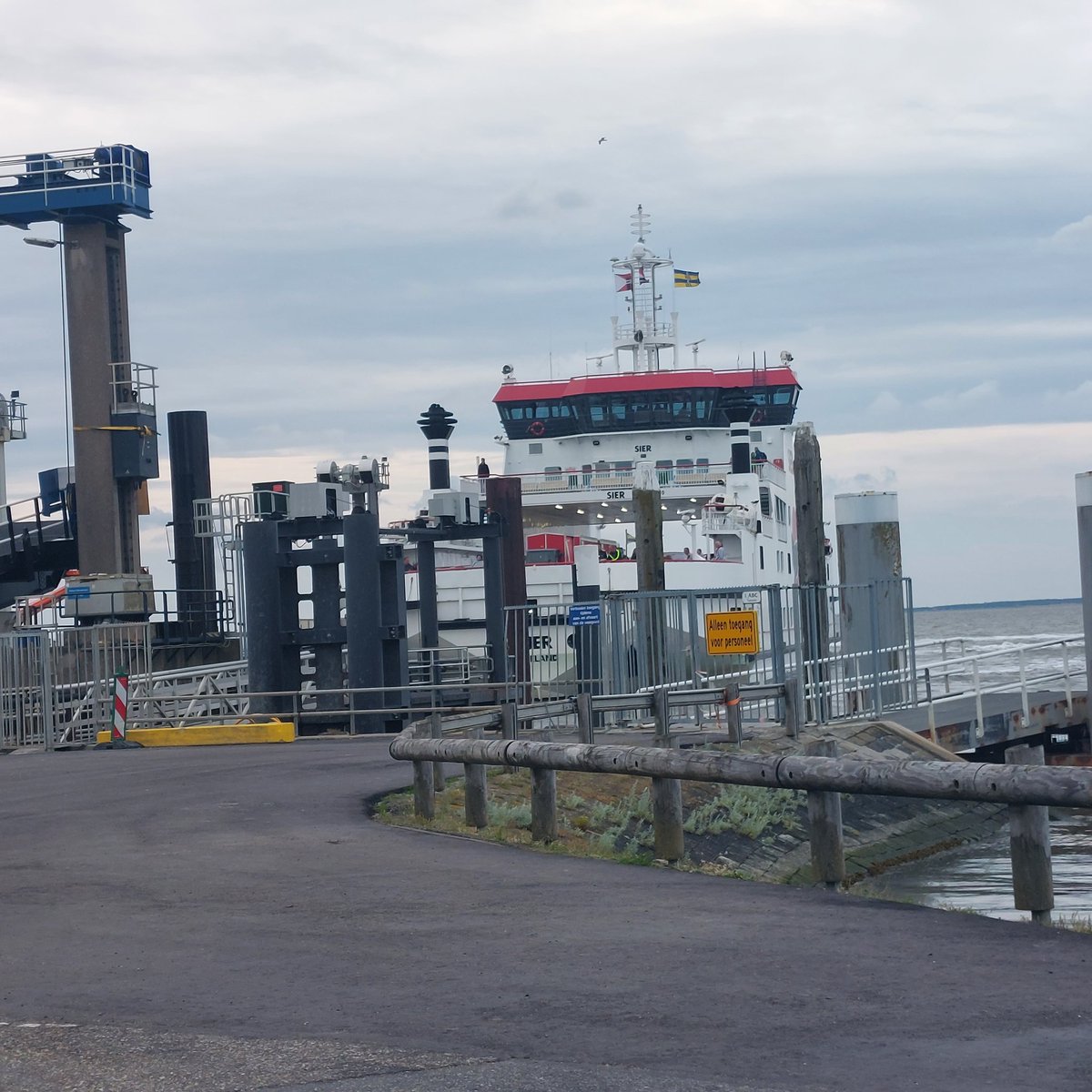 JnndJ010's tweet image. Eindelijk de overtocht naar Ameland is er na bijna anderhalf uur vertraging #Ameland #Friesland #Wagenborg #LaagWater