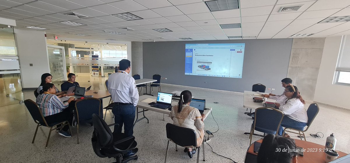 DocenciaUnah's tweet photo. Taller Investigación Diagnóstica:
1. Diseño de Ingeniería de Alimentos CURC
2. Propuesta curricular nueva de Licenciatura en Comunicaciones, Ciudad Universitaria
3. Rediseño curricular de la Licenciatura en Educación Física y Deporte.
@UNAHoficial @UNAH_CURC https://t.co/vkmqQ6SRq4