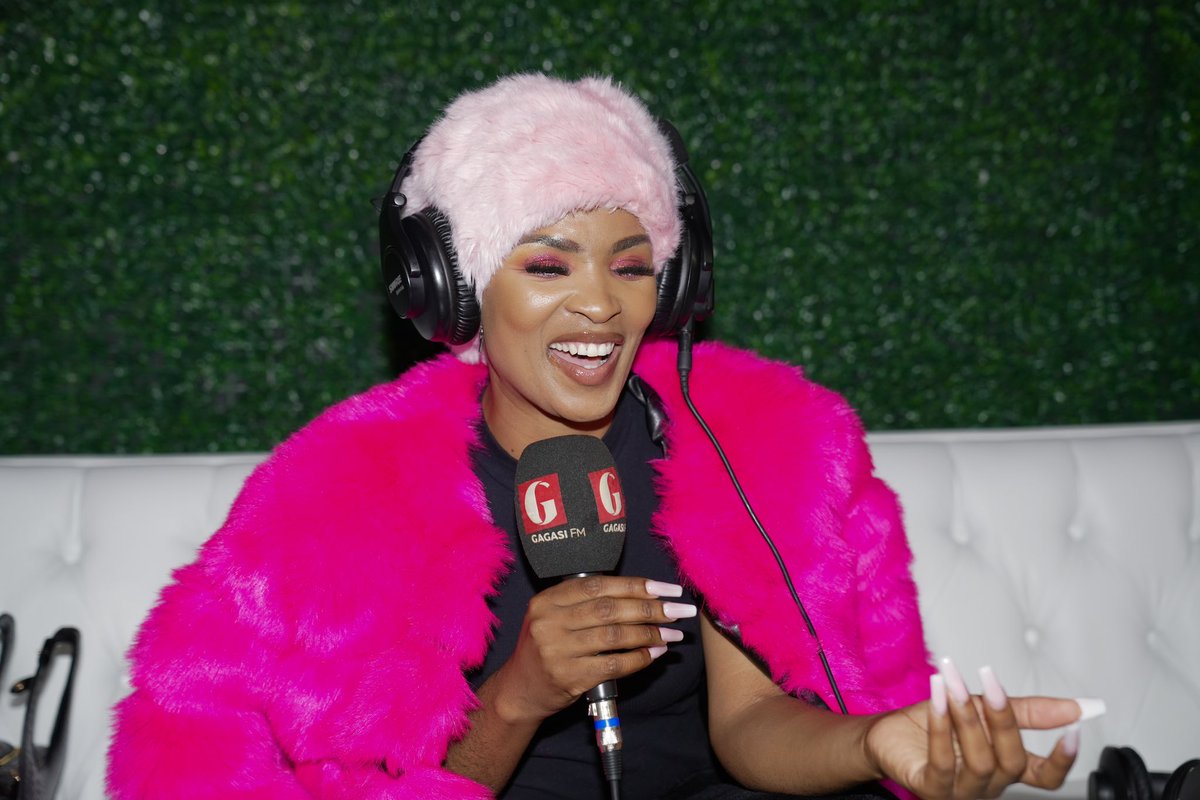 gagasifm's tweet photo. Asifunโ ukungasho, uGorgeous has brought the heat at The Werehouse Durban, for the Red Door Experience #DurbanJulyWeekend. ๐ฅโค๏ธ๐ฆ
๐: The Werehouse Durban
#ThePreParty
#GagasiFM
#AmstelTheRedDoorExperience
#DJWeekend https://t.co/sVBCBV7I5m