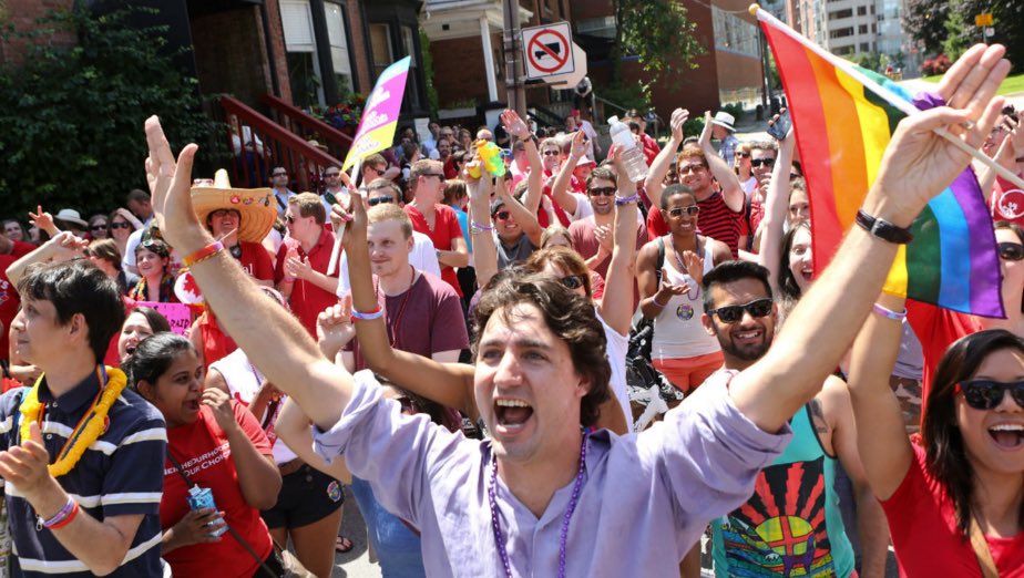 Justin Trudeau todos los años en el #PrideParade de Canadá 🌈