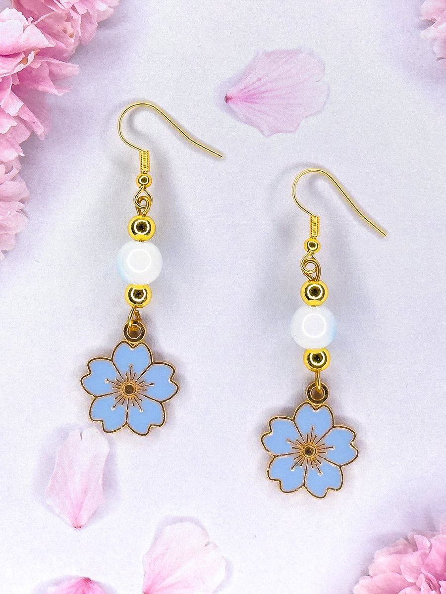 🌸 Looking for a touch of elegance? Check out these stunning Japanese Blue Sakura Blossom Earrings! 🎀✨ Get 20% off on Etsy: etsy.com/uk/listing/148…

#MHHSBD #Handcrafted #JapanGifts #earlybiz #handmadehour #CraftBizParty #giftideas #UKCraftersHour #ShopSmall #UKGiftHour…