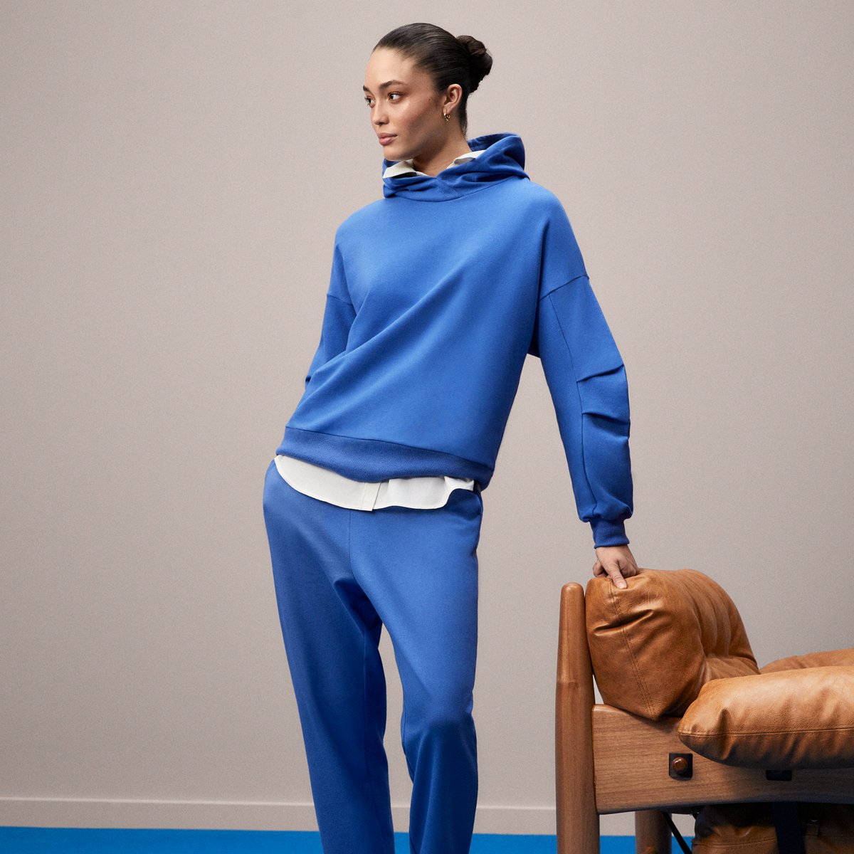 Hering_Oficial's tweet photo. Dos looks descolados até os clássicos... o moletom Hering é SEMPRE muito bem-vindo! 😮‍💨💙

#CopieOLook 
Blusão: https://t.co/vHteVRnMk7 
Calça: https://t.co/R5TAIKIa50 
Camisa: https://t.co/rkhVxwF8ns https://t.co/uIqVDwAOMA