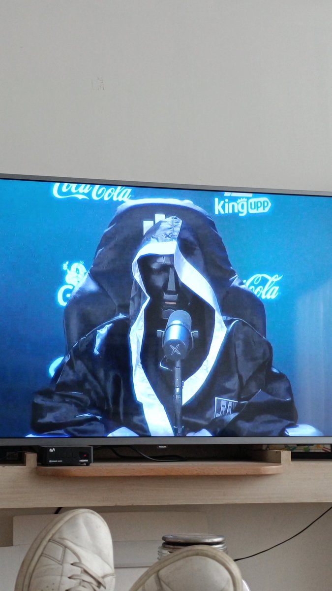 Eversoncripto's tweet image. Acaba de decir que la que estaba allí no es, así que ya no me miren ni los pies, ni tamaño, ni contextura, ni rendija del ojo #LaVelada3