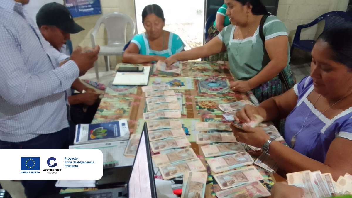 ZapProyecto's tweet photo. Banco comunitario de San Lucas Aguacate; San Luis, Petén, conformado por 16 mujeres, realizó su cierre de ciclo con la asistencia técnica del personal en campo, como parte de las acciones del #ProyectoZAP, financiado por la @UEGuatemala e implementado por @AGEXPORTGT ✅️ https://t.co/eVLWPzgofB