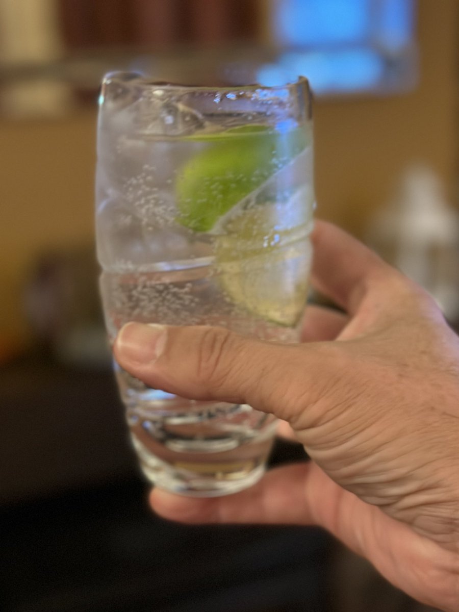alan_shropshire's tweet photo. Cheers everyone … 🍍 gin to accompany 🍍🍕 for tea #ginoclock #chinchin #ginclub @Backpainandwine @MollyAhmed @sophiearumble @WhitleyNeill https://t.co/jaNYur6zWG