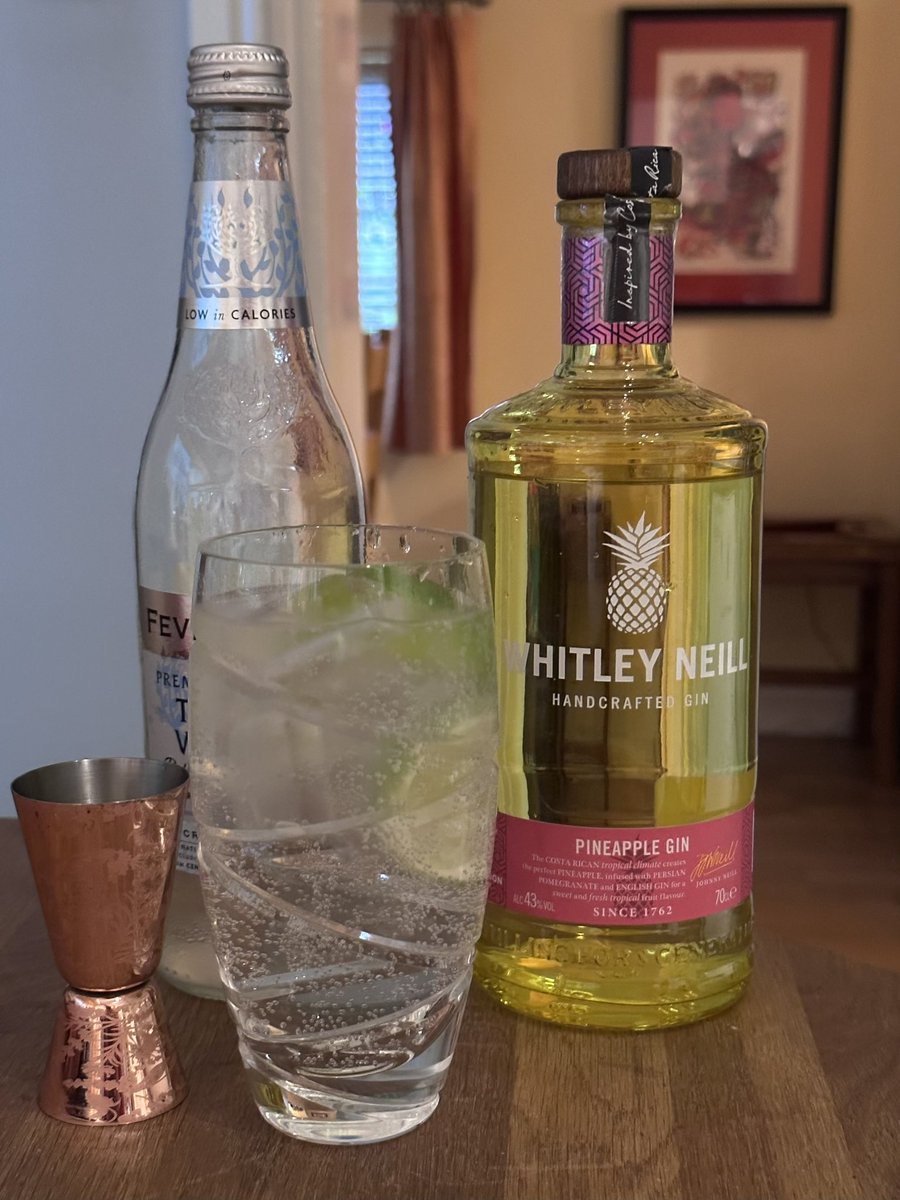 alan_shropshire's tweet photo. Cheers everyone … 🍍 gin to accompany 🍍🍕 for tea #ginoclock #chinchin #ginclub @Backpainandwine @MollyAhmed @sophiearumble @WhitleyNeill https://t.co/jaNYur6zWG
