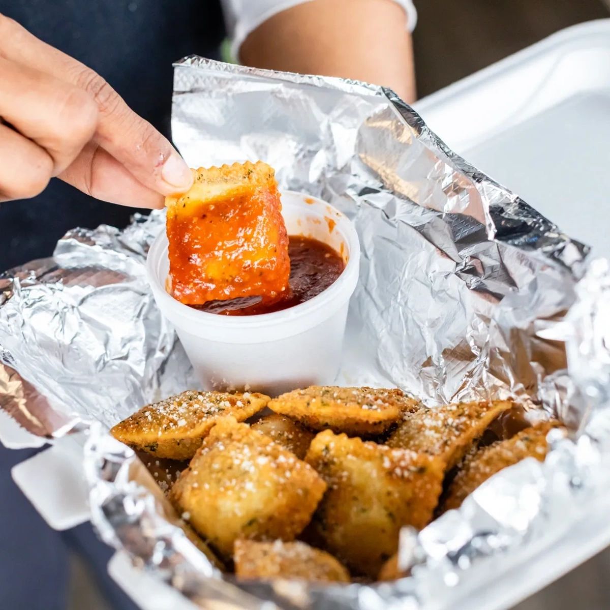 CharlieImo's tweet photo. At Charlie Imo's, we're proud to use locally sourced ingredients in all of our authentic Italian dishes. Did you know that St. Louis has a rich history of food culture, with many famous dishes originating here such as gooey butter cake and toasted ravioli? 🍝🍰 #StLouisFoodie https://t.co/6c5arAcm5j