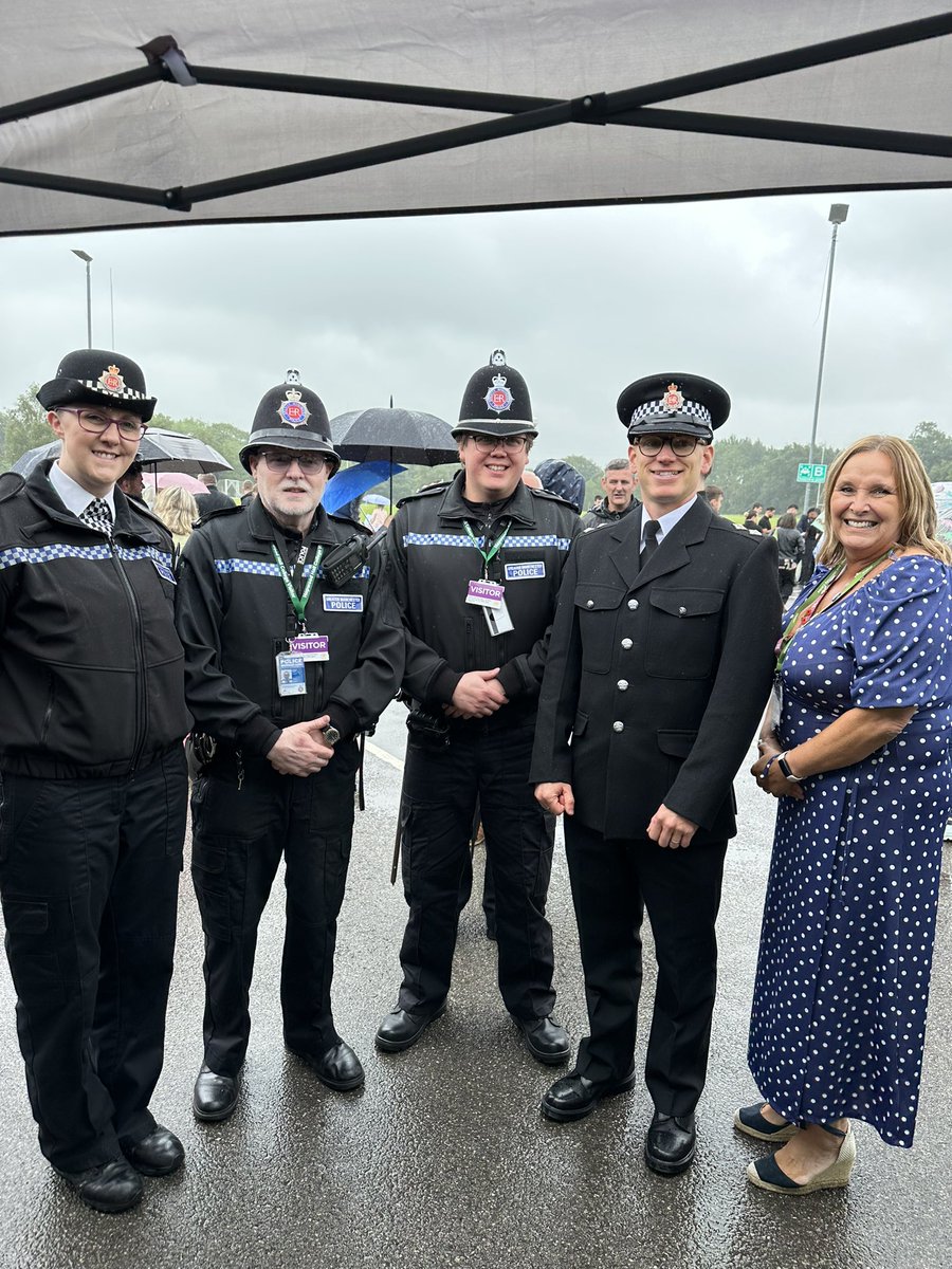 Fantastic day @hopwoodhall @SportandUPS watching the UPS Learners on parade. VIP and 49 Bronze @DofE Awards presented. The weather didn’t dampen any spirits and great support from @gmpolice. Great organisation from all staff involved @DofENorth