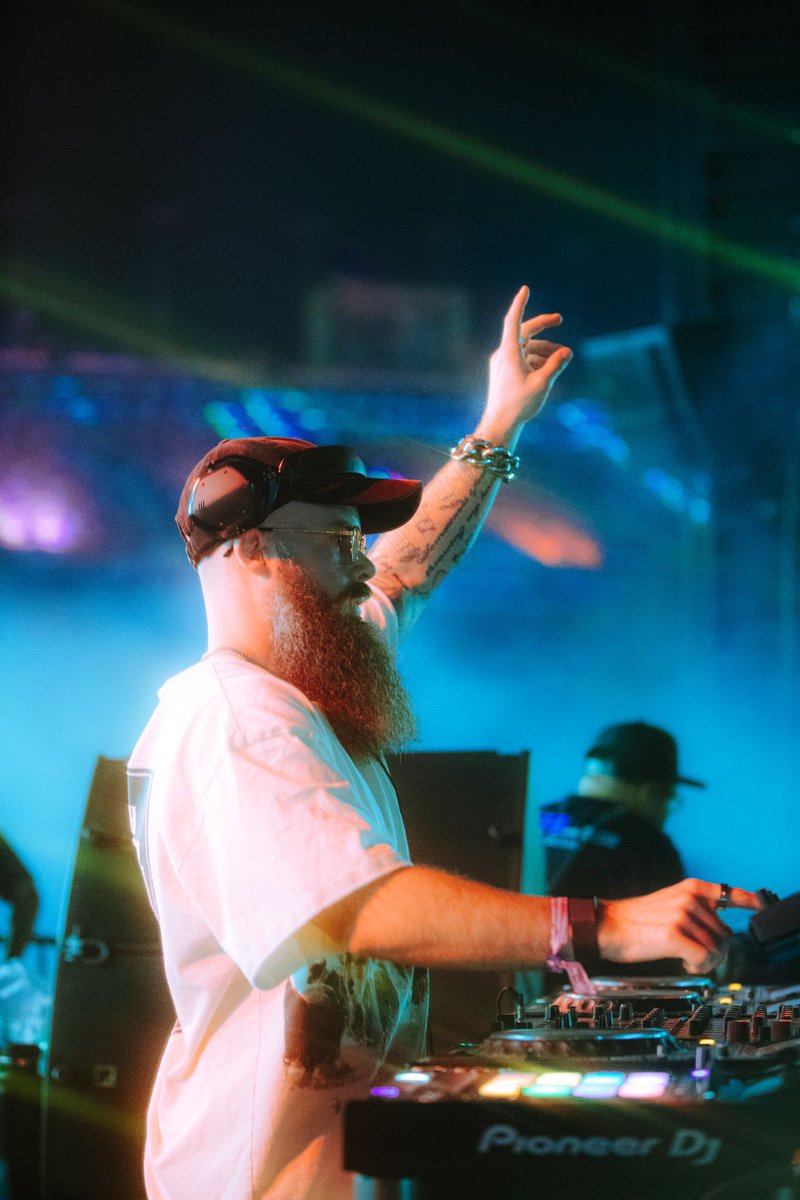 My <a href="/EDC_LasVegas/">EDC Las Vegas</a> Set is now live linktr.ee/djwillclarke?f…