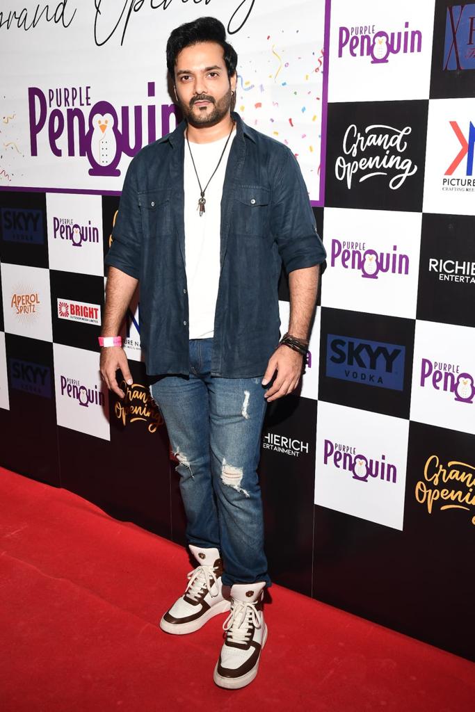 PiictureNKraft's tweet photo. Star studded Grand launch of Lounges &amp; Bars Purple Penguin

#purplepenguin #launch #lounge #bar #nightlife #sanjaychawla https://t.co/GqwSBpNZz3