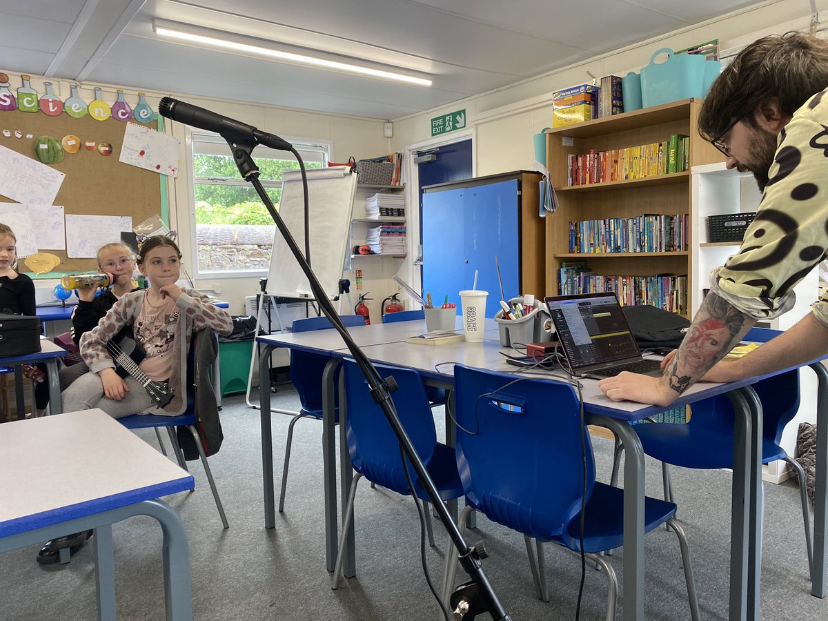 MissHopkinsAVPS's tweet photo. Roddlesworth recording today in our weekly Ukulele session! 👌 @AbbeyVillagePS https://t.co/qoTlGflgsw