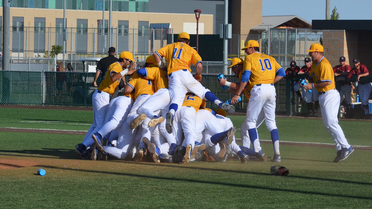 j_benavides5's tweet photo. 100% committed!🙏🏼 #backthepack 🐗⚾️🌴 @GonzalesCamps @CoachFlores09 @JavelinaBSB @HighZapata @LB21baseball https://t.co/7BabSopqoz