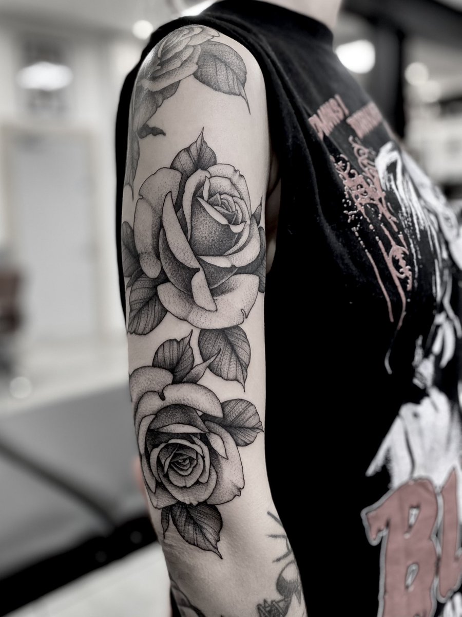 GetJamesButler's tweet photo. Just some nice roses https://t.co/umLqvW7iOl