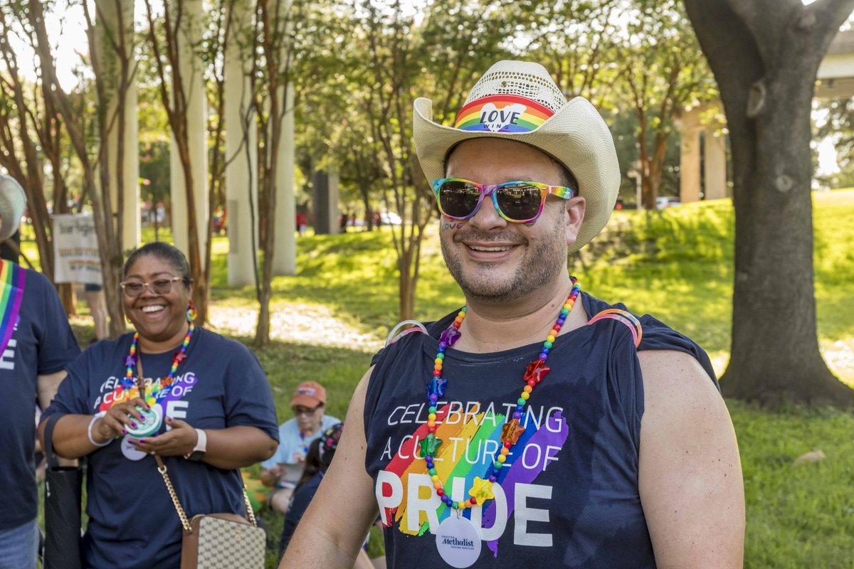 Incredible turn out at the @PrideHouston parade & across many community organizations in June! @MethodistHosp employees joined the parade & volunteered. @MontroseCenter, @LegacyCommunity & @TruthProjectHTX to support the wider #Houston LGBTQIA+ community. #BeyondOurHospitalWalls