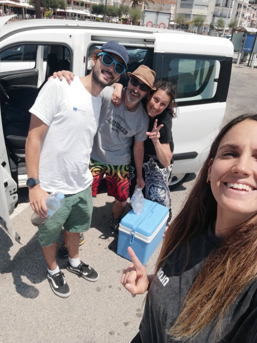 NuMargarit's tweet photo. After a week waiting for Paramuricea clavata reproduction, they made it! Nice fieldwork week with @nuriaviladrich  @andreagori @Yanis_ZM @CorfunHeatmed @Med_Recover @UniBarcelona https://t.co/JtCjsy9sT9