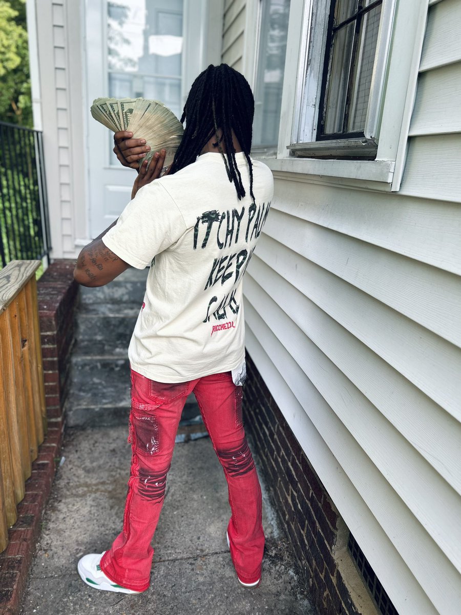 honcholucky_'s tweet photo. Pushing 💪🏾 Working ✅ I Respect The Process 🤝 I Can See The Gold 🏆 Tie Up All My Loose Ends & Chase A Profit 👿 Watch How Far I Go 🔝💯 #longlivemybruddas #freemybruddas https://t.co/rObexv1bge