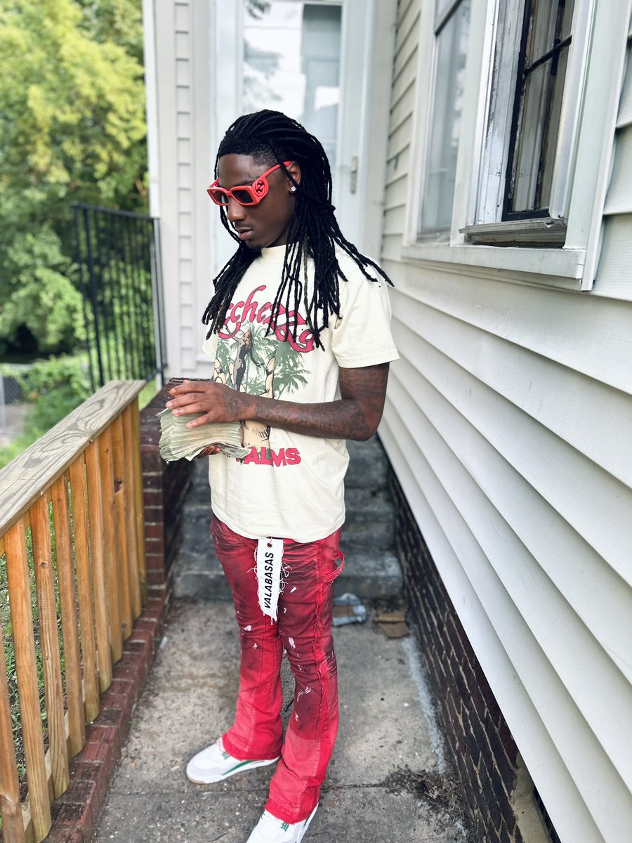 honcholucky_'s tweet photo. Pushing 💪🏾 Working ✅ I Respect The Process 🤝 I Can See The Gold 🏆 Tie Up All My Loose Ends & Chase A Profit 👿 Watch How Far I Go 🔝💯 #longlivemybruddas #freemybruddas https://t.co/rObexv1bge