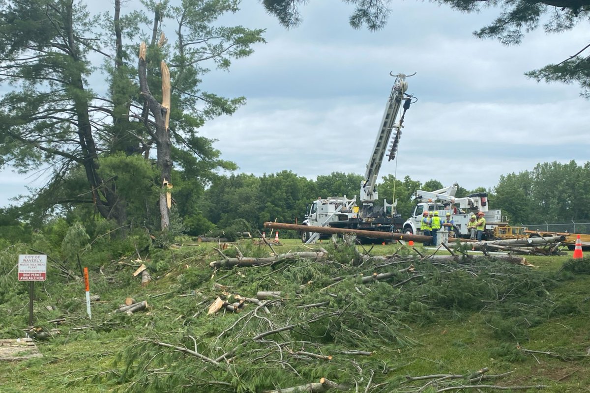 AmerenIllinois's tweet photo. Work continues on restoration.  While you may not see a crew working in your area, they are busy down the line. To restore power in a neighborhood, we must fix equipment located several blocks or even several miles away. Rest assured, we're working to get your power back on. https://t.co/tgqSmRs4Z6