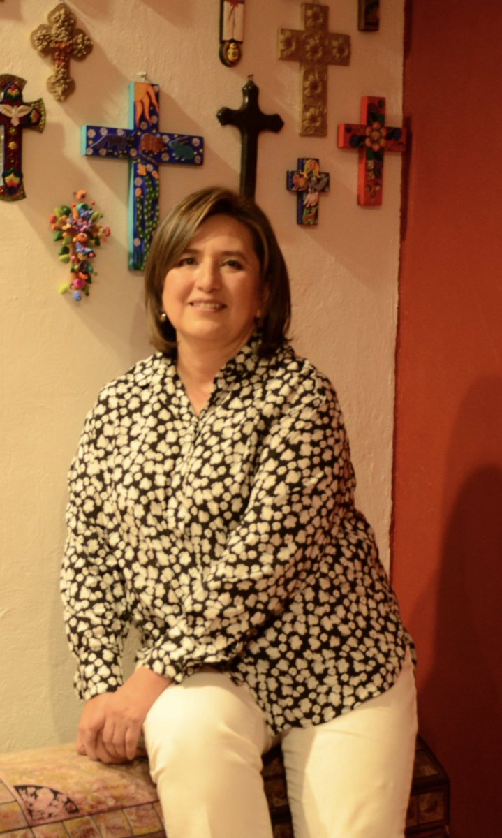 Ayer prometí que les contaría algo de la Sra <a href="/XochitlGalvez/">Xóchitl Gálvez Ruiz</a>  como muchos de ustedes saben, trabajo para una fundación de niños con discapacidad, desde hace 10 años estoy dedicado a generar vínculos entre sociedad civil, gobierno, empresas etc, me gustan las. Relaciones Públicas
