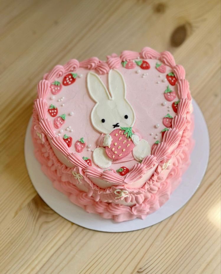 SoftnessDaily's tweet photo. strawberry miffy cake 🎀 https://t.co/u9YMK1Z6Cz