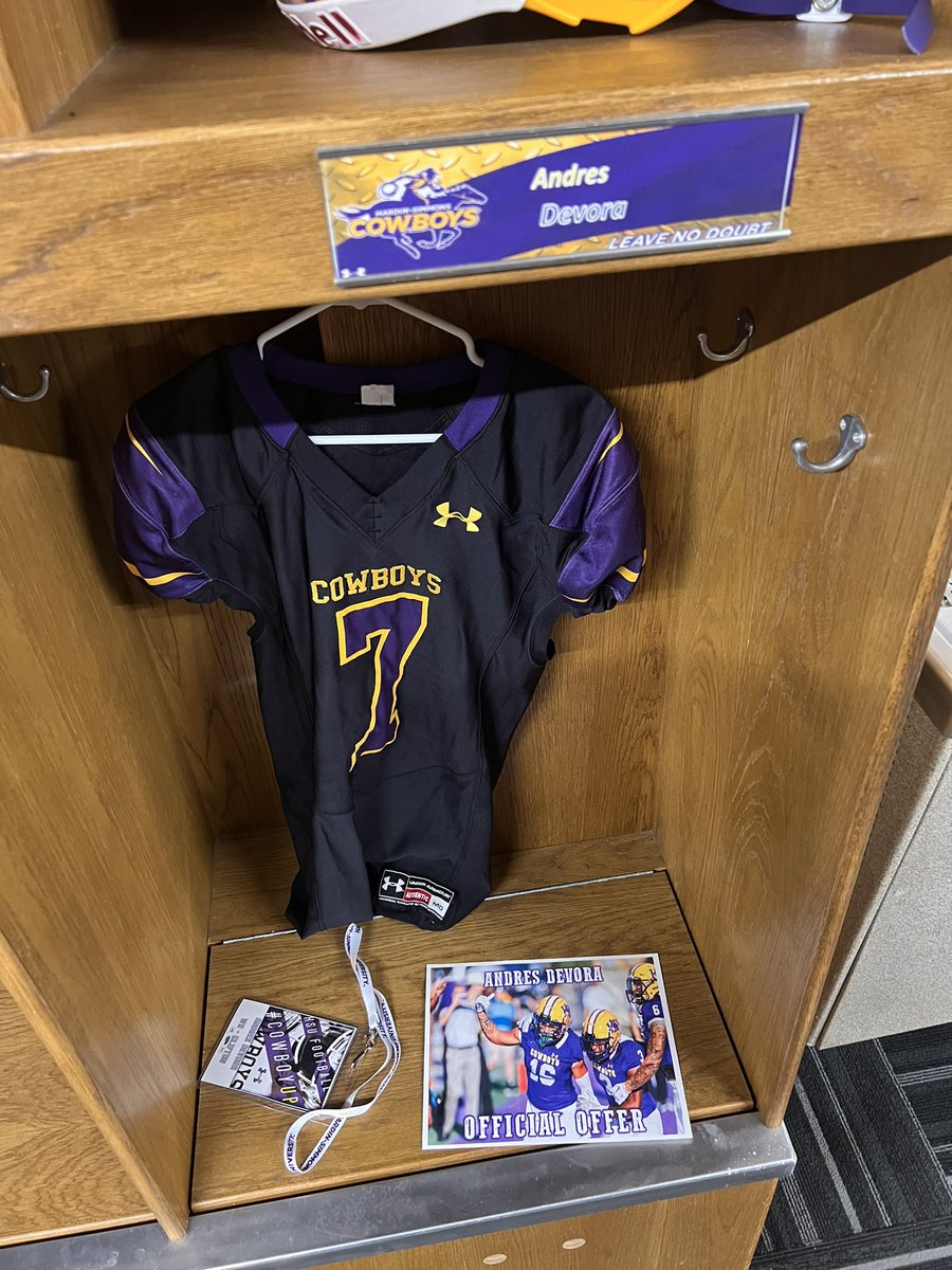 AndresCTX75's tweet photo. Blessed to receive my first offer from HSU!!  @HSUCowboys @GL_Martin82 https://t.co/eyz5OgjpkE