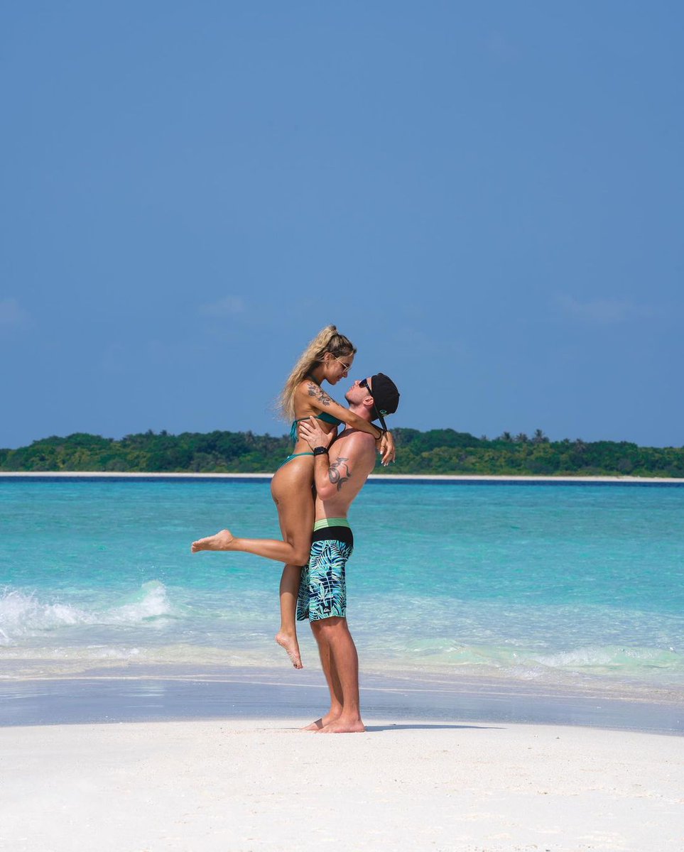 Make memories all over the world 🌍💚

📍Maldives 
📸 @mairacollini via IG
#maldives #travelcouple #maldivesislands #maldive #maldiveisland #visitmaldives #beautifulmaldives #maldiveslovers #maldivesbeach #travelmaldives #baaatoll #sandbank #sonyalpha #sonyalpha7iii #maldives_ig