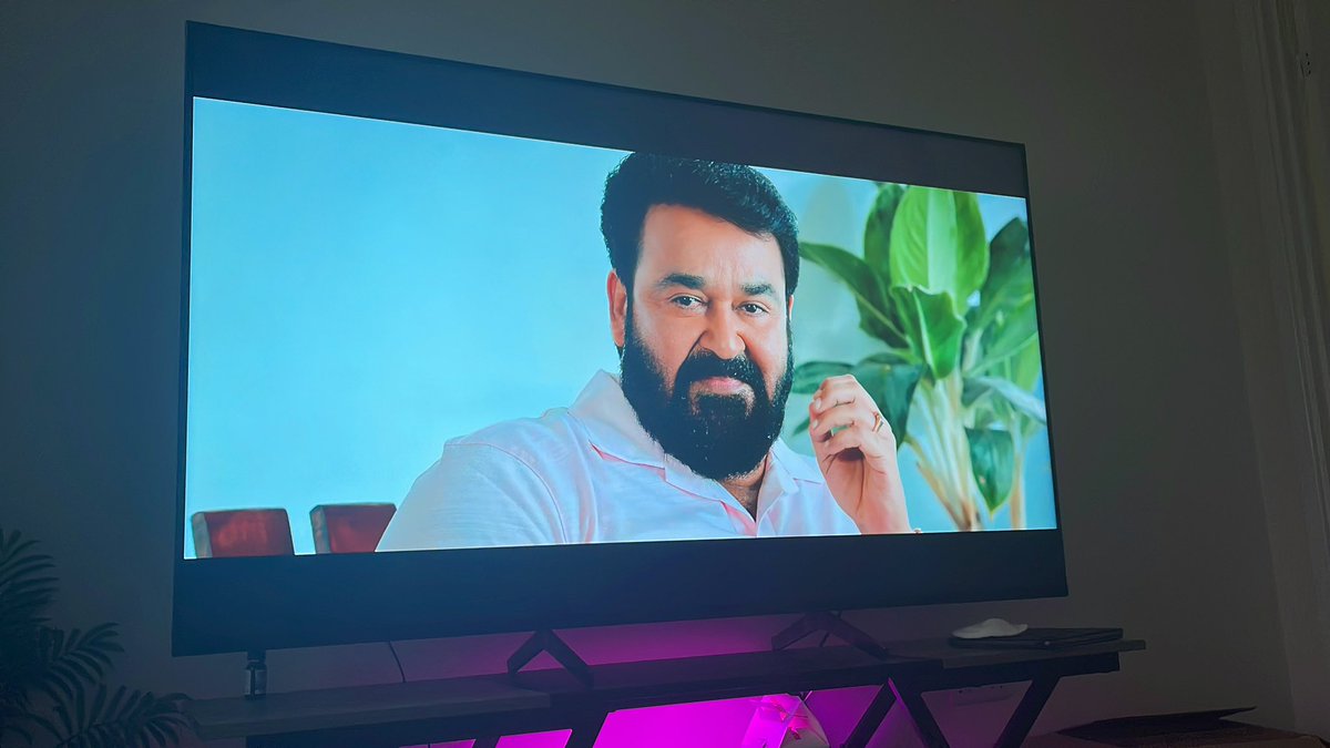 Watching #BroDaddy 
Repeat Value wise recent best Lalettan movie for me! Vibe aanu kandirikkan! A simple, light hearted family entertainer #Mohanlal #PrithvirajSukumaran #KalyaniPriyadarshan