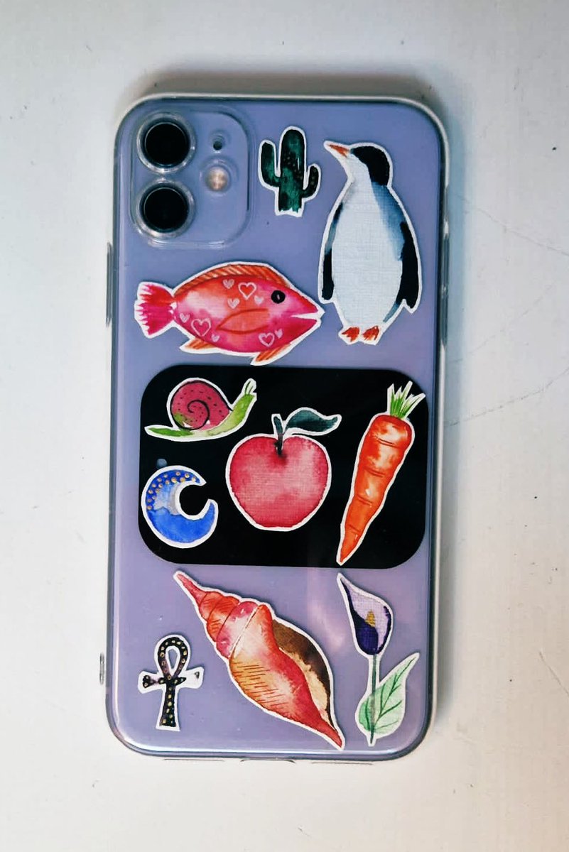 DrawingsBySony's tweet photo. Funda decorada con mini acuarelas 💜 https://t.co/4k2bv0T8KT
