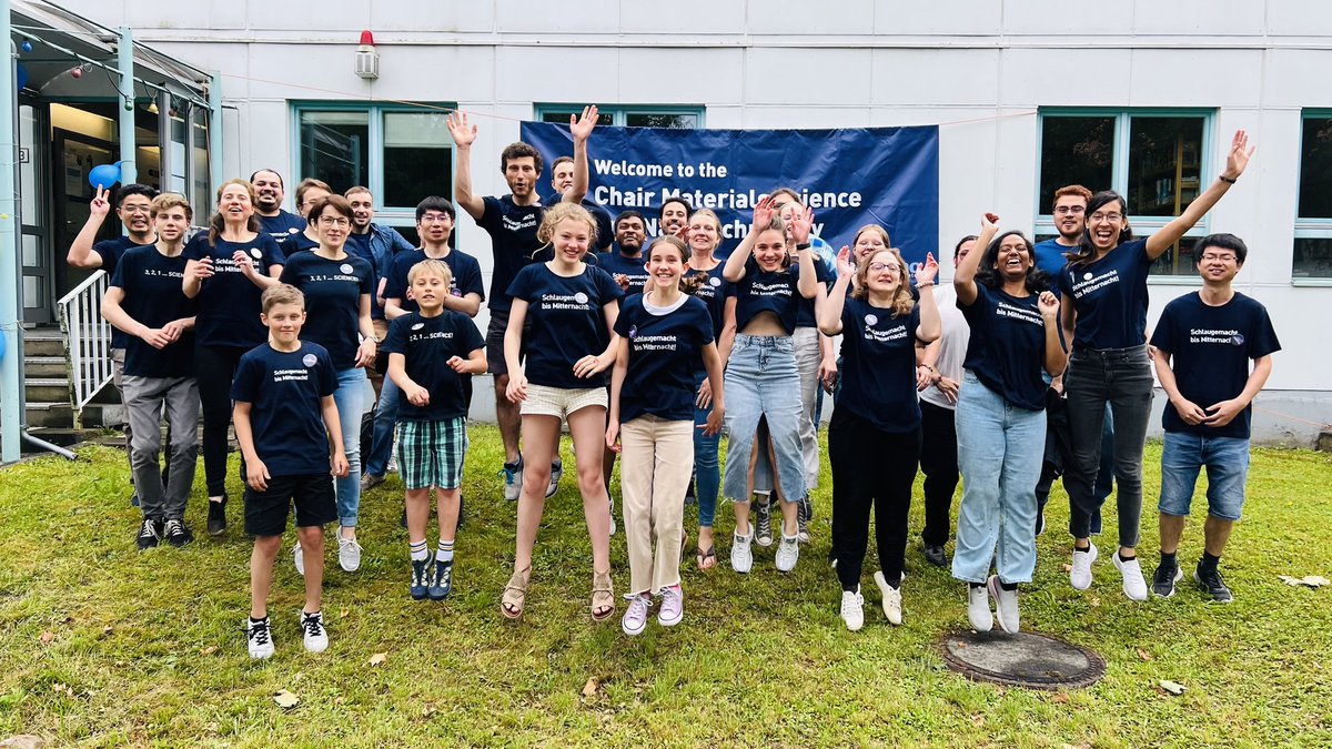 🥳Thank you very much for visiting our Chair in the @LangeNacht_DD 2023 and for sharing with us 👏🏽💥
#Team 
#LNdWDD 
#Science 
@tudresden_de
#LNdW
#Dresden