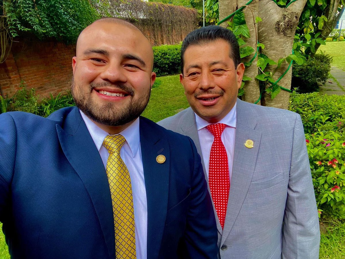 Sonny_Figueroa's tweet photo. Jaime Hernández, el abogado de @ZuryxGuate que señala fraude en las elecciones quería que su hijo, Jaime David Hernández y su nuera, Geiny Yomara Vargas fueran diputados del Parlamento Centroamericano. Por eso alega fraude.

En las fotos aparece Jaime Hernández (hijo) https://t.co/9KLVP5vKjg