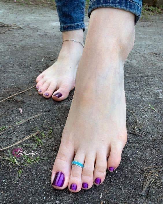 المعنى الحرفي لكلمه الحس تواب رجليكي 

#عمه #عمه_الكلاب #معصيتي___رIحتي #ديوث #ديرتيه #دياثه #لحس_رجلين #feet_lover #feetfethish #feet_pic