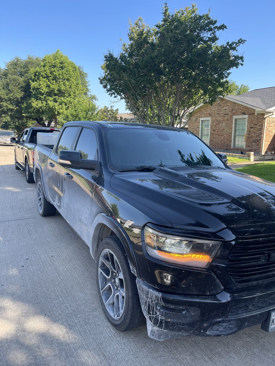 georgegarcia__'s tweet photo. Ram got a classic wash today 🧼🏎️ HMU TO GET YOUR CAR DETAILED , YOU KNOW YOU DONT WANT TO BE IN THIS HEAT SO LET ME DO IT FOR YOU 💪🏼 https://t.co/EBeEjDntaB