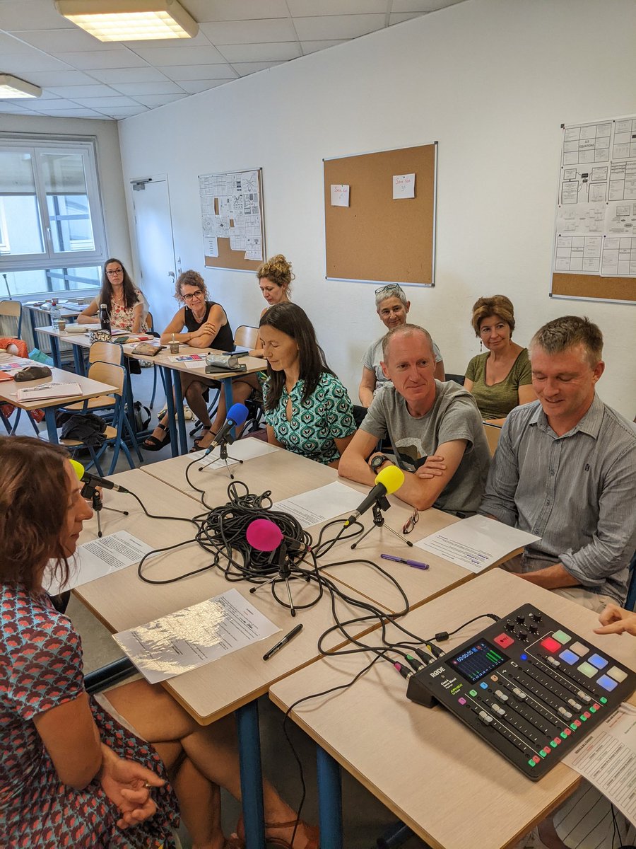 oponson's tweet photo. Formation #webradio collège Belledonne @VillardBonnot  avec @lucie_labede !
Encore des collègues plein d'idées et toujours désireux de faire progresser leurs élèves 🤩
Merci et 👏👏👏 @CDIsere pour équiper rapidement les collèges dans le cadre du #TNE 
@SevVercelli @EMI_Grenoble https://t.co/HgEDWH8I0K