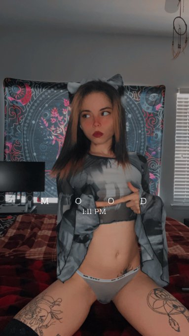 Still selling 😏🤤 https://t.co/btQQZN7Nrk