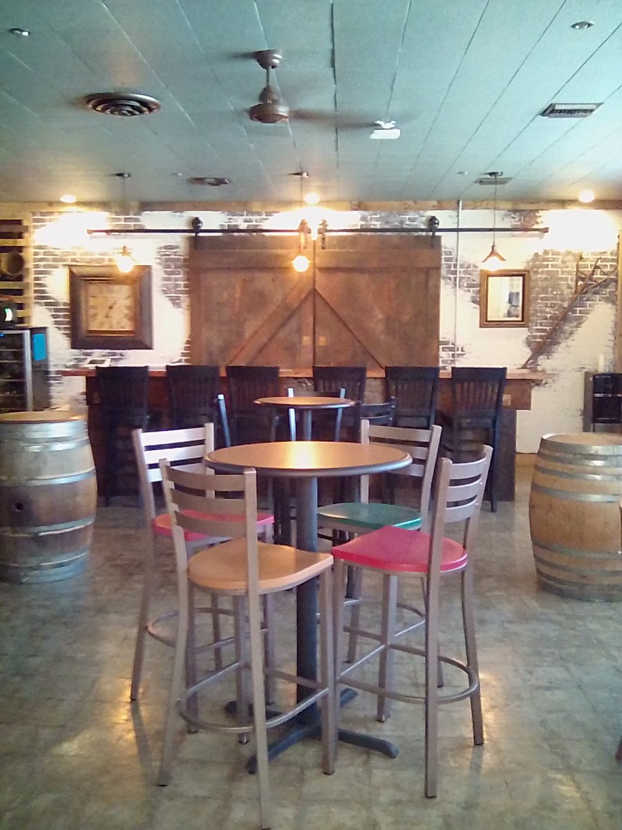 kcnegrete's tweet photo. Le Vigne Winery, in L.A! Our wine bar is now open. I love my job,cheers! #pasorobles #pasorobleswine #winetime #winetasting #winebar #levignela #levingnewinery https://t.co/6DZqorhjaL