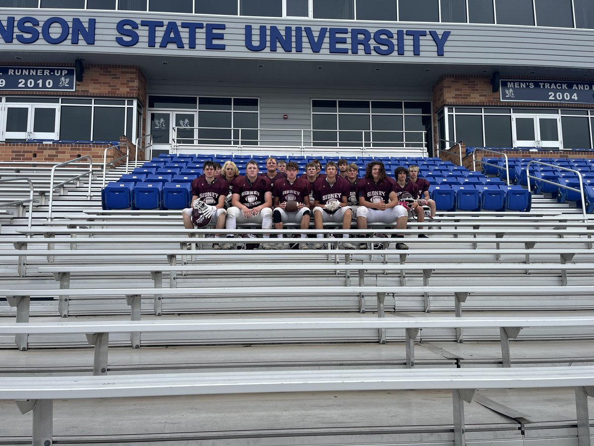 CoachPStanton's tweet photo. Thanks to Sidney High School for being at the Blue Hawk Football Camp! https://t.co/gMQpzUkiry