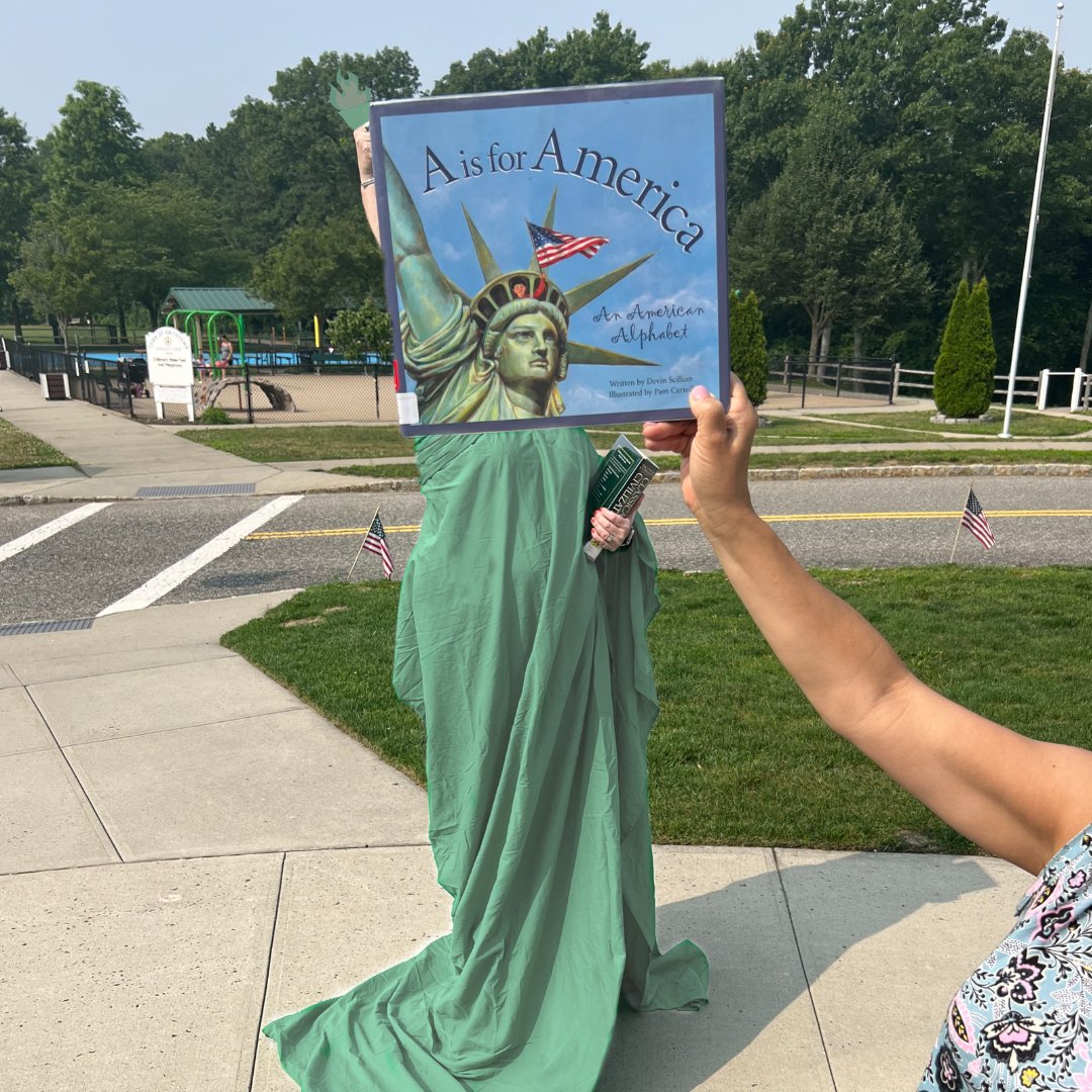 SmithLibRef's tweet photo. Your monthly reminder to follow us on Instagram @smithlibref for #BookfaceFriday content each week! #AisforAmerica #DevinScillian #BookfaceFriday https://t.co/E3MASfea1F