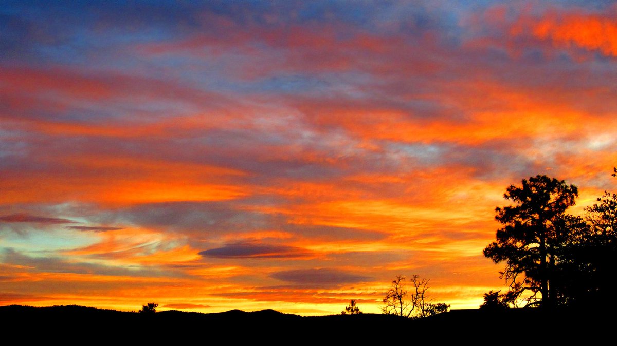 WxPhotography99's tweet photo. Recent sunset sky painting....   Canon https://t.co/Z4HBPAlQ1q
