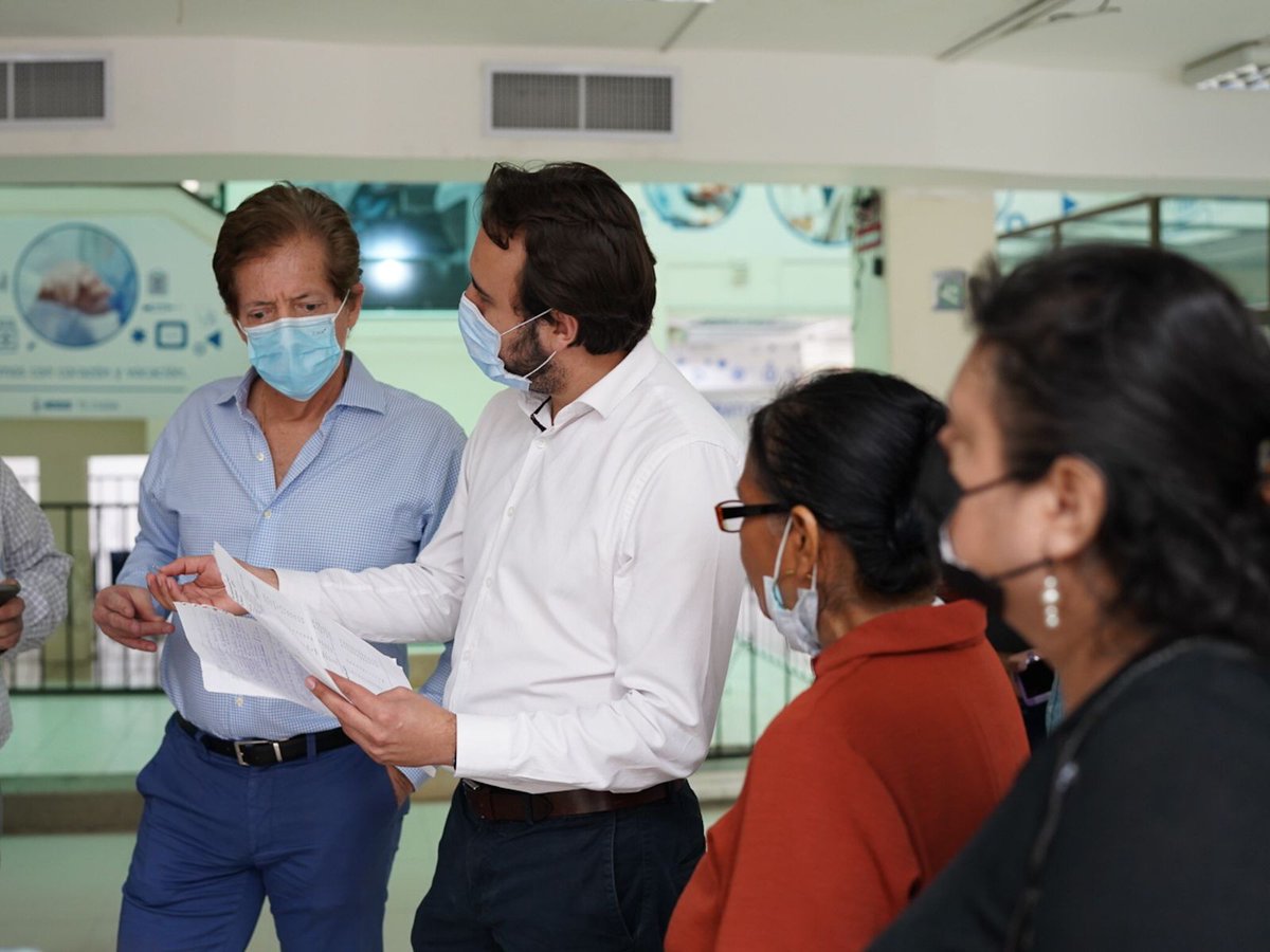IESSec's tweet photo. En el Hospital del Día Norte Tarqui, @AlfredoOrtegaEc y @FranciscoXMoraT dialogaron con los usuarios y recabaron de primera mano sus requerimientos y demandas. ✅

Además, recorrieron las instalaciones para verificar la operatividad de esta unidad médica de segundo nivel.🤝 https://t.co/s1YdXMPHa6