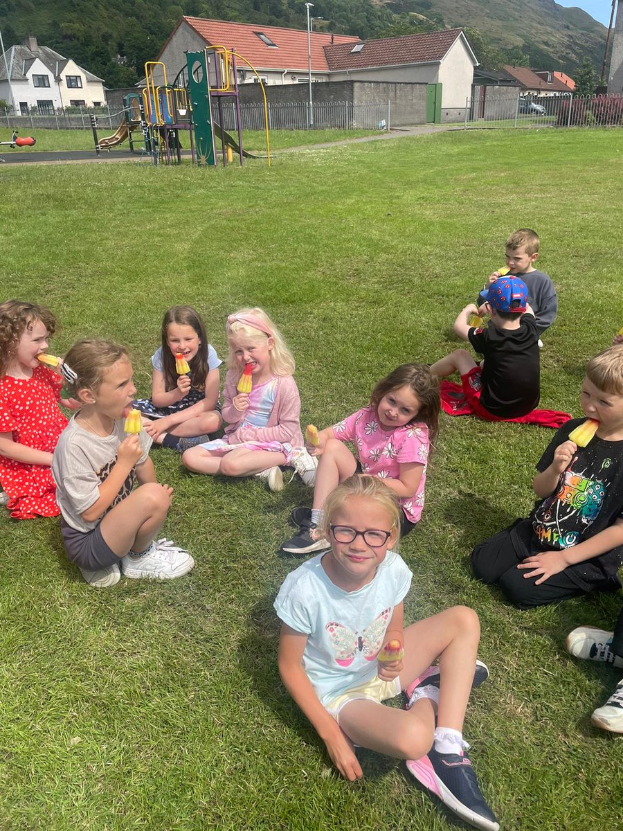 Primary 1/2 and Primary 1 enjoyed a little treat at the park yesterday for all their super effort this year ☀️