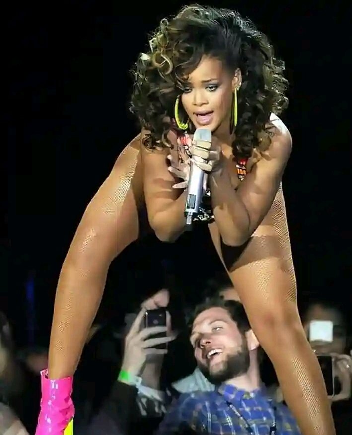 UkBlog3's tweet image. Rihanna